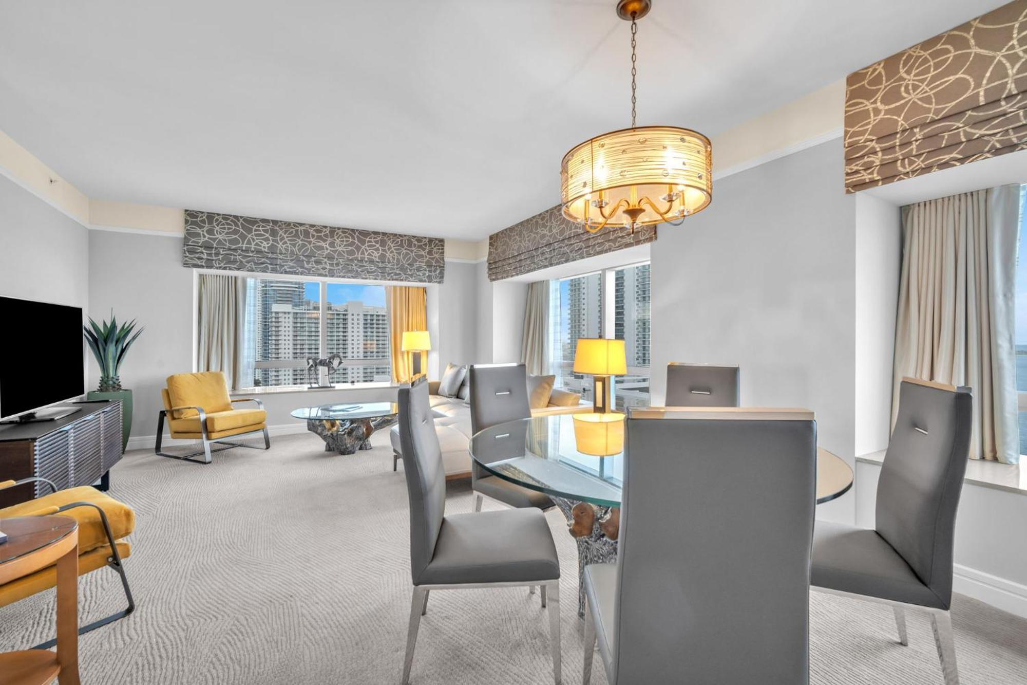 Spacious 2 Bedroom 2 Bath & Studio Suites In The Four Seasons Hotel Miami High Floors מראה חיצוני תמונה