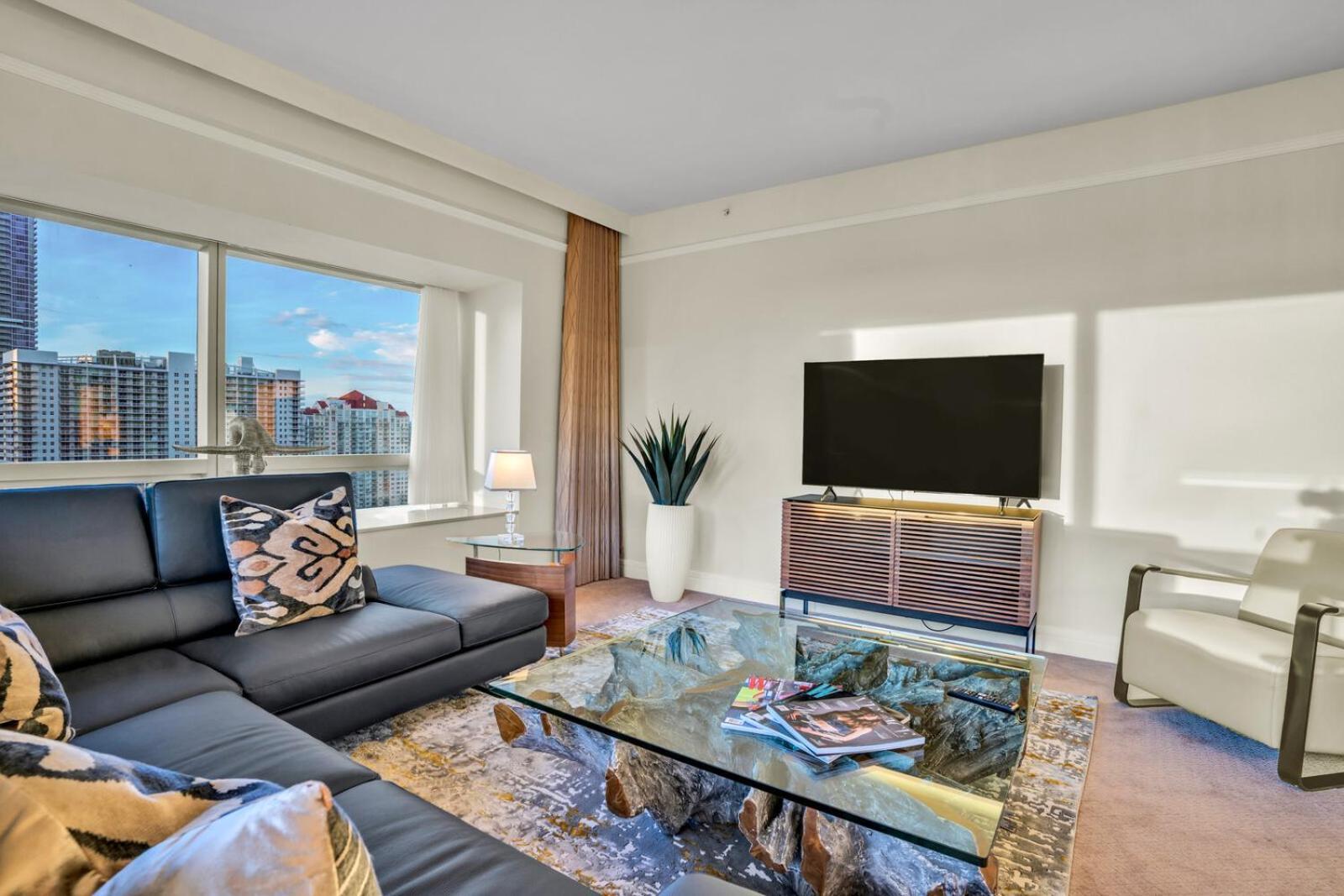 2 Bedroom Or King Studio Suites Four Seasons Hotel Miami Free Wi-Fi & Free Parking מראה חיצוני תמונה