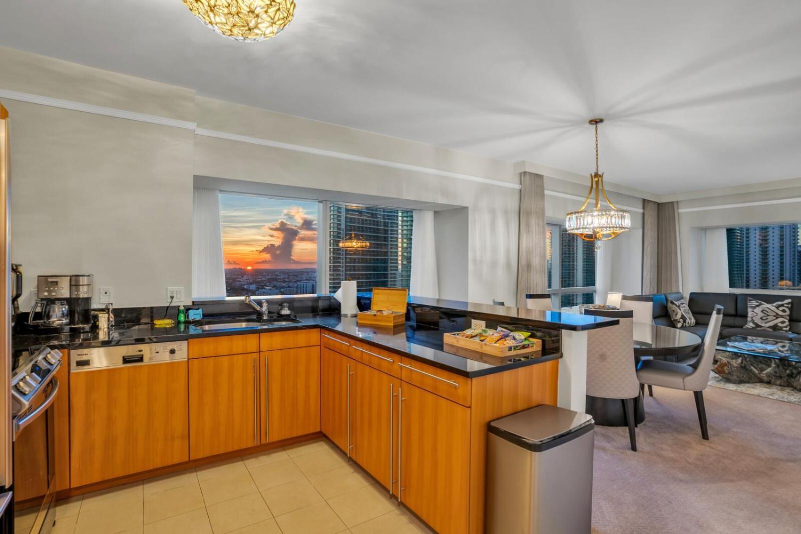 Spacious 2 Bedroom 2 Bath & Studio Suites In The Four Seasons Hotel Miami High Floors חדר תמונה